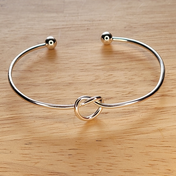 🎉HP🎉 Silver Knot Bracelet - Picture 2 of 3